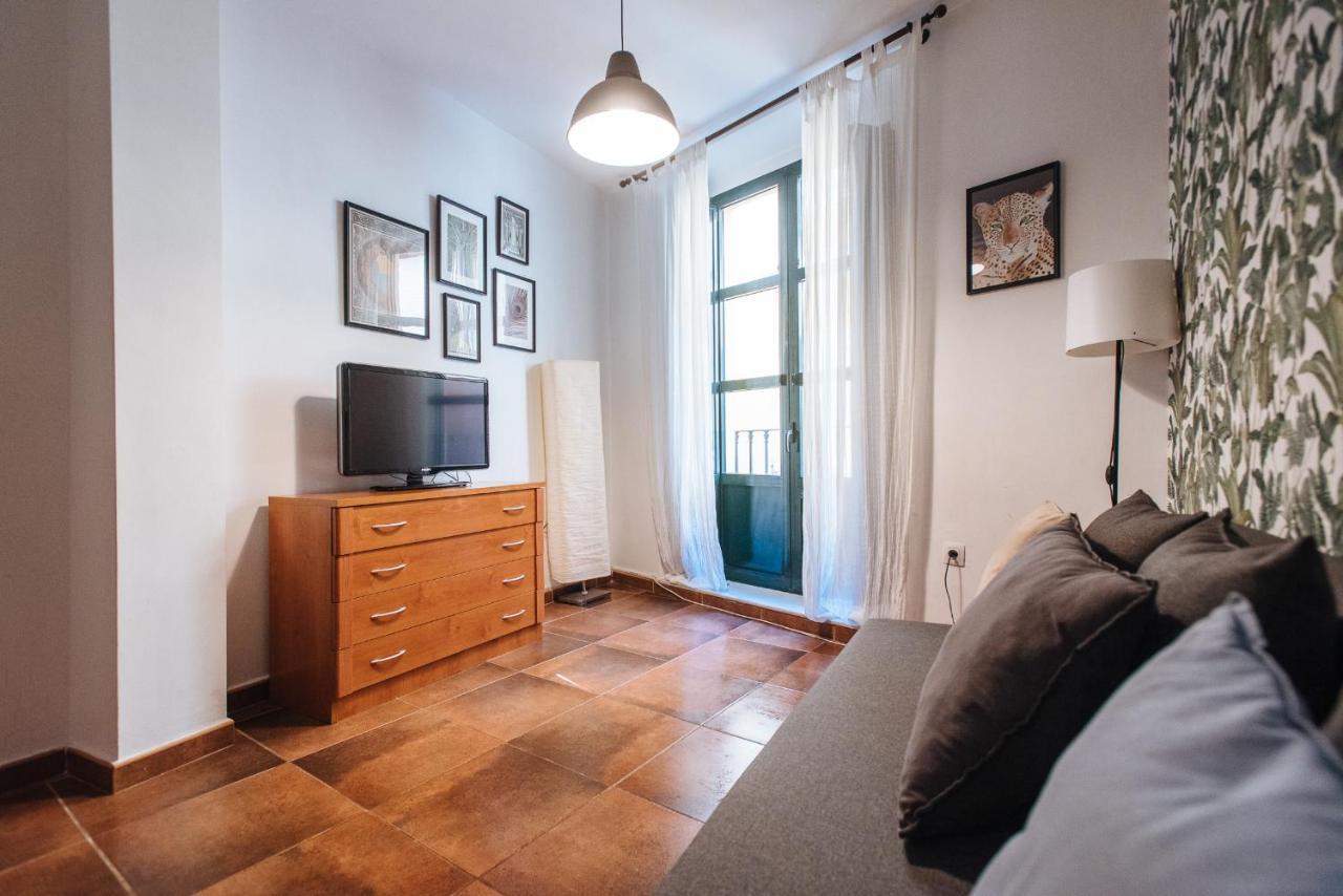 Homeyseville- Bright Apartment At Santa Cruz 6 Pax, Parking Optional Екстер'єр фото