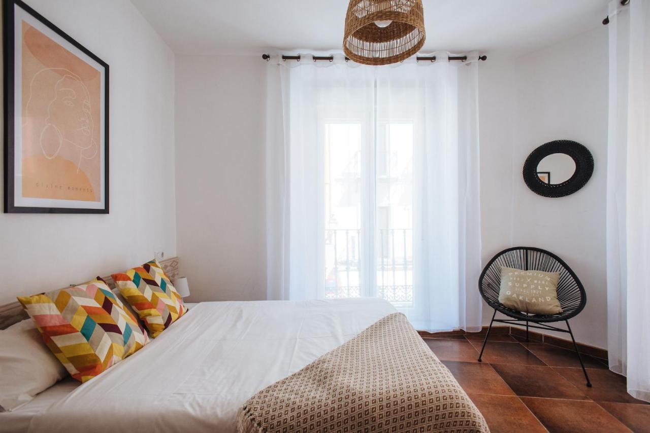 Homeyseville- Bright Apartment At Santa Cruz 6 Pax, Parking Optional Екстер'єр фото