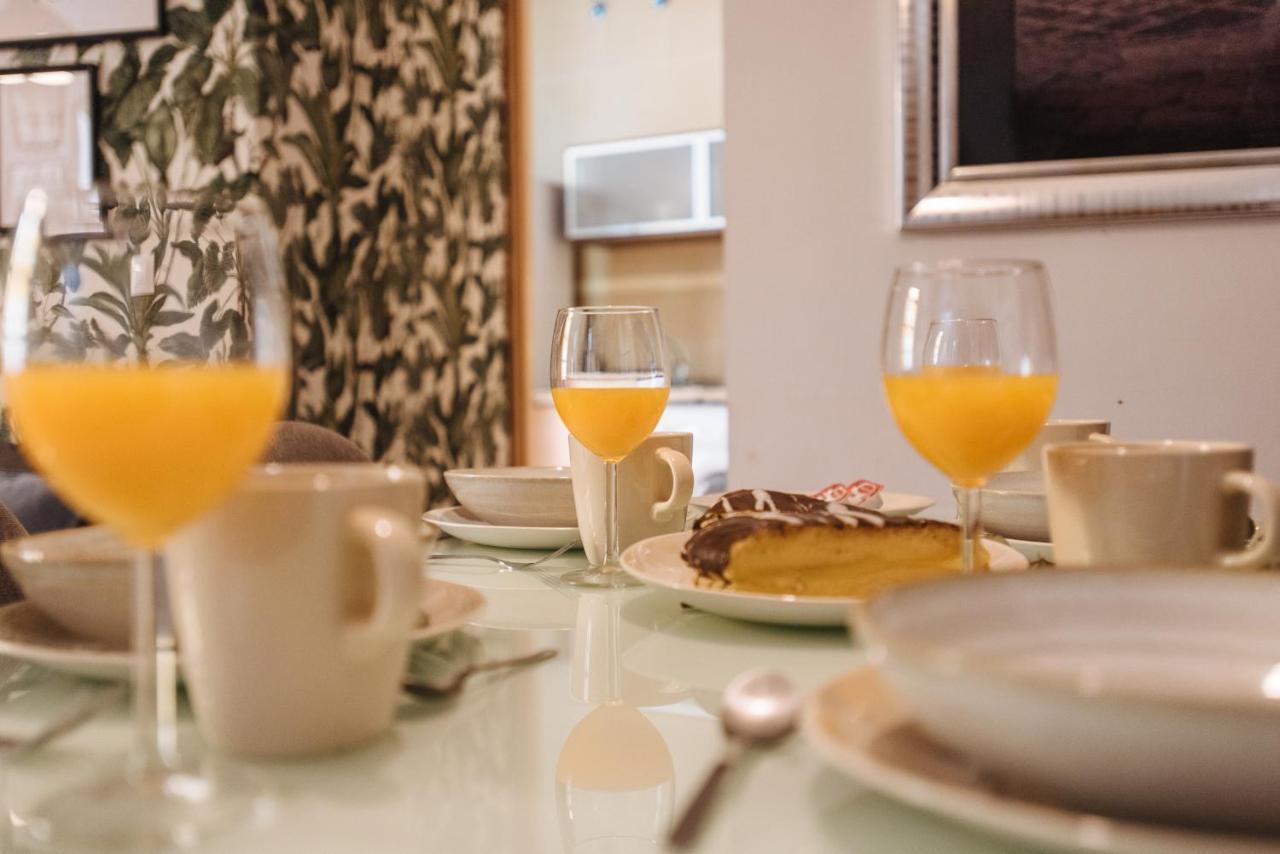 Homeyseville- Bright Apartment At Santa Cruz 6 Pax, Parking Optional Екстер'єр фото