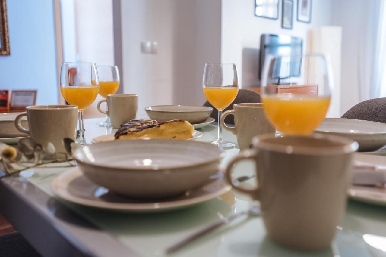 Homeyseville- Bright Apartment At Santa Cruz 6 Pax, Parking Optional Екстер'єр фото