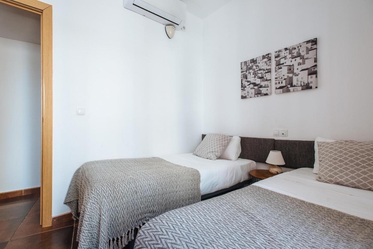 Homeyseville- Bright Apartment At Santa Cruz 6 Pax, Parking Optional Екстер'єр фото