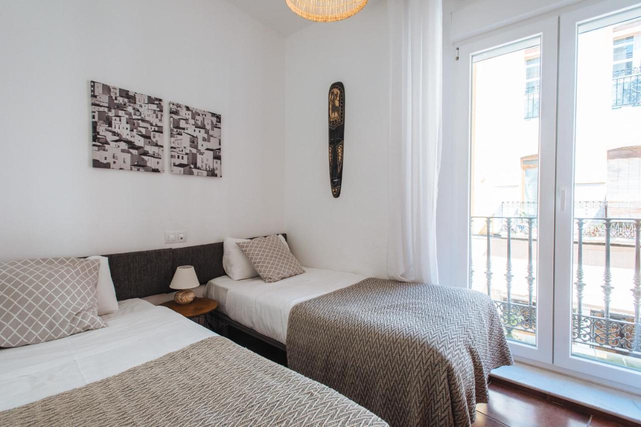 Homeyseville- Bright Apartment At Santa Cruz 6 Pax, Parking Optional Екстер'єр фото