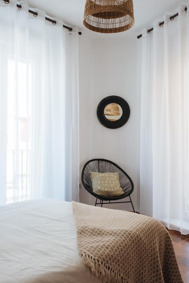 Homeyseville- Bright Apartment At Santa Cruz 6 Pax, Parking Optional Екстер'єр фото